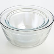 Dishes made of glass, ideal for serving hot or cold dishes. Available in various shapes and sizes, including bowls, plates, and casserole dishes.