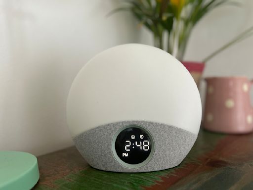 Momcozy Sunrise Wake-up Light review: a 4-in-1 device that promotes a restful night's sleep