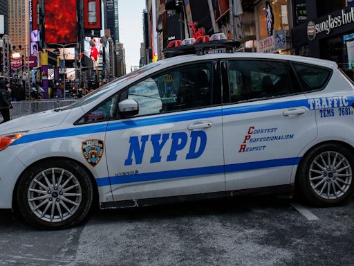 Machete attack in NYC's Times Square leaves man seriously injured; police say 3 in custody