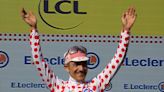 Richard Carapaz celebra la conquista del maillot de Rey de Montaña del Tour de Francia: “He tenido la suerte de poder entrar a la escapada y conseguirlo”