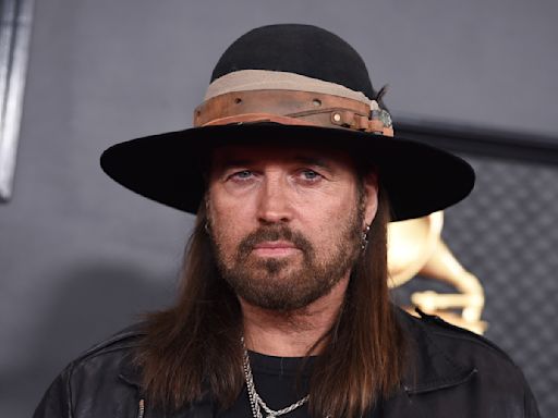 Billy Ray Cyrus finaliza su divorcio de Firerose