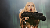 Lady Gaga revela que dio cinco conciertos enferma de Covid-19 y las redes estallan en su contra