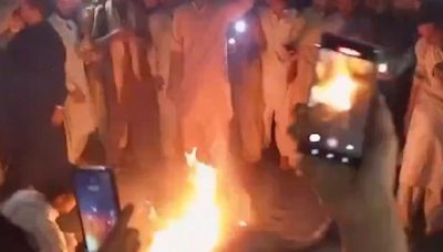 Mob In Pakistan Sets Tourist Ablaze, Hangs Him In Full Public View For Allegedly Burning Quran - News18