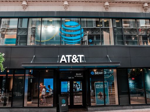 AT&T Q2 Earnings: Strong Wireless Net Adds, Higher Free Cash Flow, Stable Annual Outlook