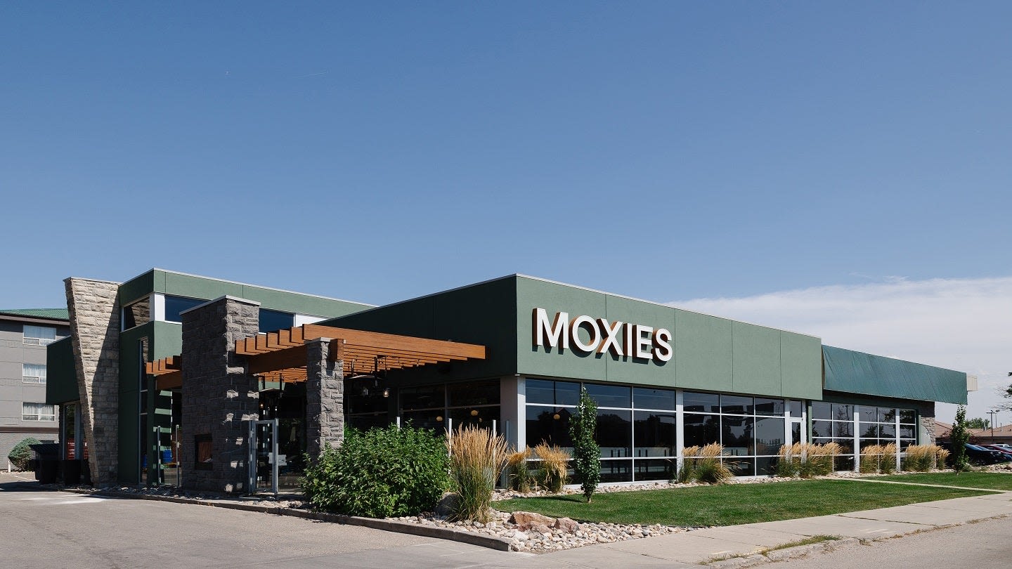 Moxies to shut down Davie Street restaurant in Vancouver, Canada