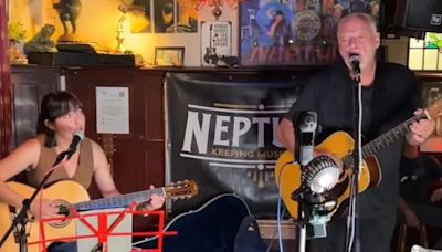 Rock legend crashes pub open mic night with surprise performance