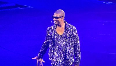 Usher delivers an OMG concert career retrospective in Detroit with a surprise guest