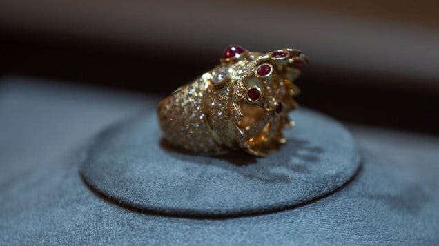 The Orgin Story Behind Tupac Shakur's 'Crown' Ring