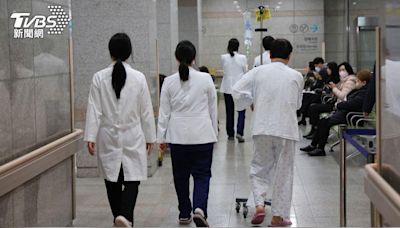 首爾峨山醫院限診 上千病患家屬集會抗議