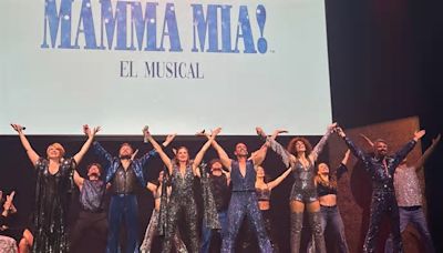 El elenco del musical 'Mamma Mía!' canta "Waterloo" en la despedida de Nebulossa