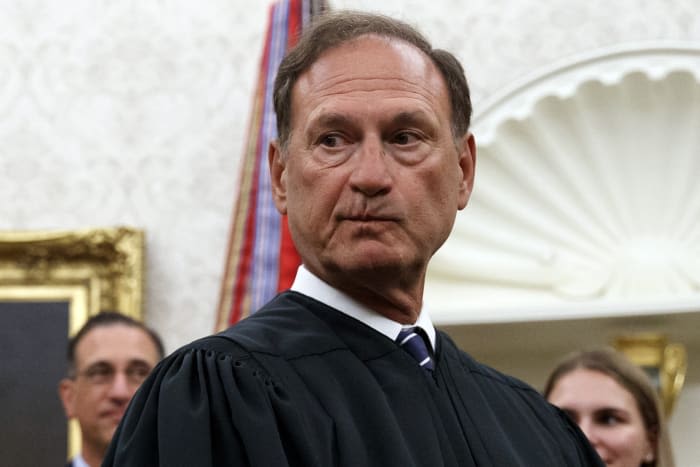 Democratic senators request meeting with Chief Justice Roberts over flags flown at Alito's homes