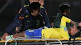 Uruguay vence a Brasil por 1ra vez en 22 años; Neymar sale lesionado