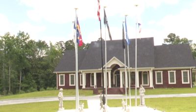 ‘I believe in God and country’: Veteran pays tribute to military with decorated front yard memorial