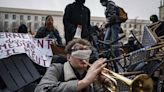 62歲退休已經太晚了？法國逾百萬人抗議年改，這攸關他們的民族認同