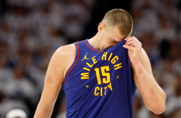 Nikola Jokic Stands Entire 4th Quarter In Nuggets 45-Point Loss