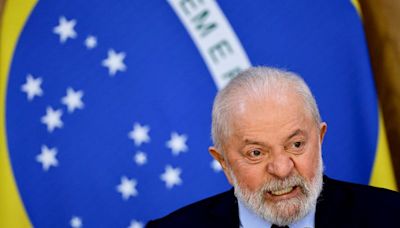 Lula reclama de “fake news” sobre RS e relembra Bolsonaro em jet ski Por Poder360