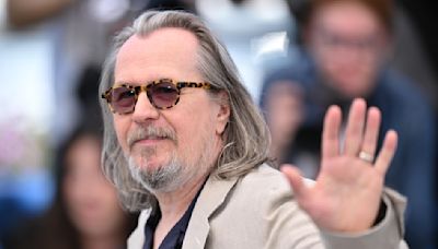 Gary Oldman Clarifies Harry Potter Criticism: “I Only Had One Book in the Library of Sirius Black”