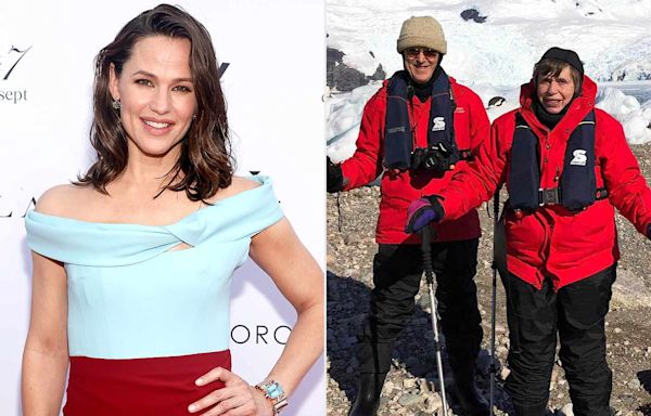 Jennifer Garner Reveals She Once Gifted Her Parents a Cruise to Antarctica: 'Merry Christmas'