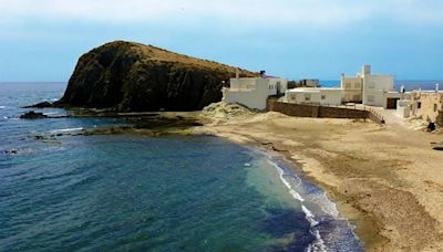 El increíble pueblo dentro de un parque natural con una playa y zonas perfectas para bucear