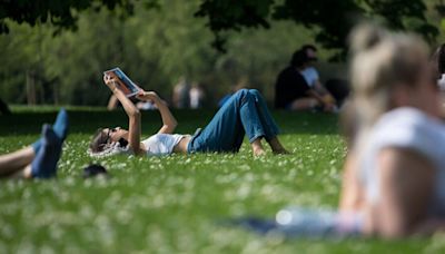 Hot weather latest as maps turn orange as new mini-heatwave to blast Britain