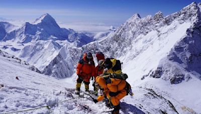 如何從喜馬拉雅山「死亡地帶」運回遇難登山者遺體？ - TNL The News Lens 關鍵評論網