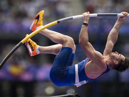 French pole vaulter video: Anthony Ammirati dislodges bar with penis, costing him medal opportunity at 2024 Olympics | Sporting News United Kingdom