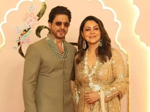 Video of Shah Rukh Khan and Gauri Khan chat-chatting at Anant Ambani and Radhika Merchant's wedding goes viral - WATCH | - Times of India
