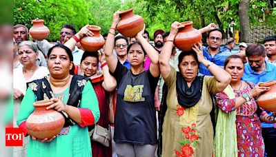 Atishi visits Chandrawal water treatment plant and Minto Bridge pump house, addresses water issues in Delhi | Delhi News - Times of India