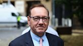 Kevin Spacey comparece a tribunal de Londres para início de julgamento por crimes sexuais