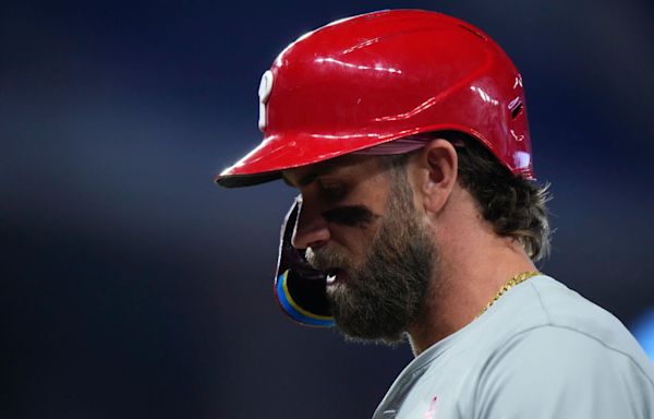Harper ejected in 1st inning of Phillies' road trip after bad call