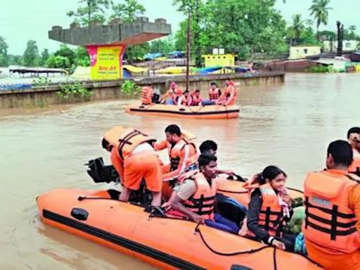 20 aspiring cops defy flood to reach exam centre in Gadchiroli | India News - Times of India