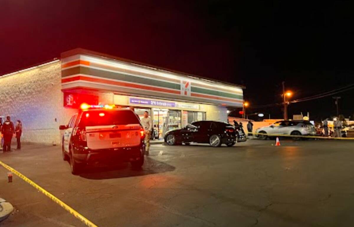 Man fatally stabbed outside of Las Vegas convenience store