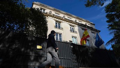 Spain withdraws its ambassador to Argentina over President Milei's insults, escalating crisis