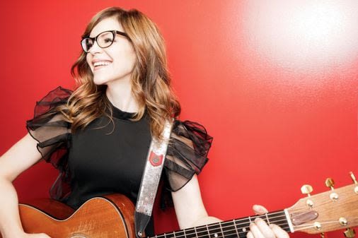 Lisa Loeb, on tour with old pal Lyle Lovett, is ready to talk - The Boston Globe