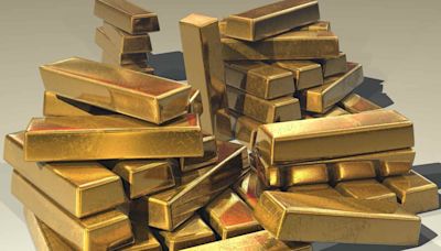 Gold prices plunge by 5 pc after duty cut