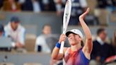 Swiatek starts French Open with straight-sets win