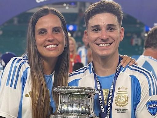 Julián Álvarez se sacó una foto con una chica y la REACCIÓN de su novia se volvió viral en las redes sociales