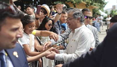 Petro critica la exclusión de países en los JJ.OO. al abrir la Casa Colombia de París 2024