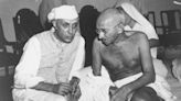 La joven que fue condenada al destierro de por vida por ponerle una guirnalda a Nehru, el primer gobernante de India