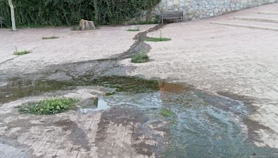 La asociación de vecinos de Colmenar Viejo pide al Canal de Isabel II que intervenga por fugas de agua en la piscina municipal