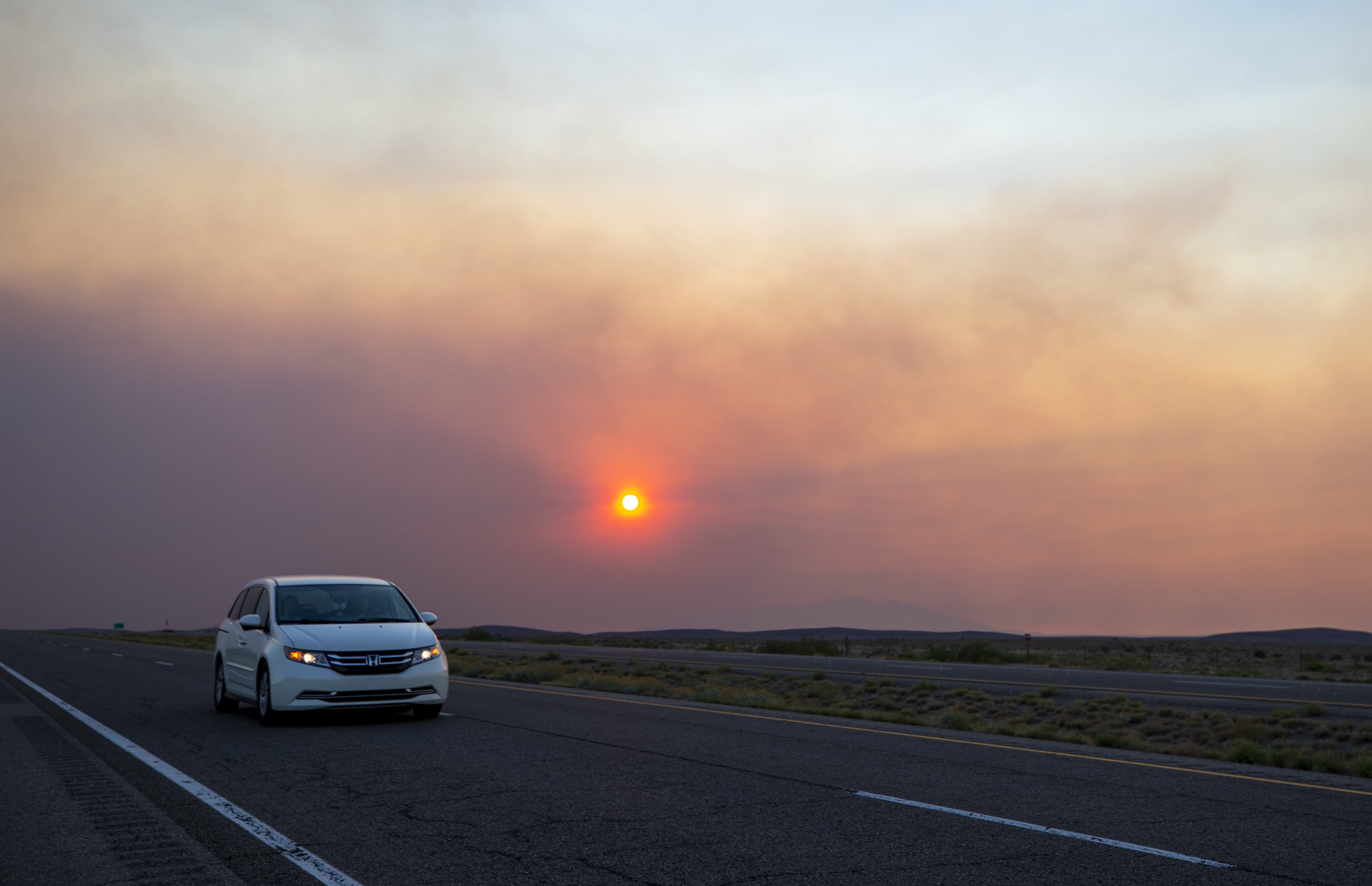 At least 1 dead, 1,400 structures burned as New Mexico wildfires rapidly spread