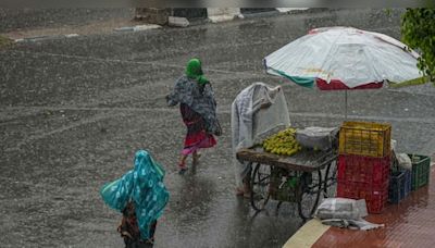 Four dead as torrential rains lash Kerala, IMD sounds red alert in five districts - CNBC TV18