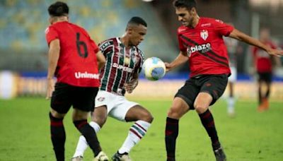 Fluminense sofre virada para o Atlético-GO e volta à zona de rebaixamento