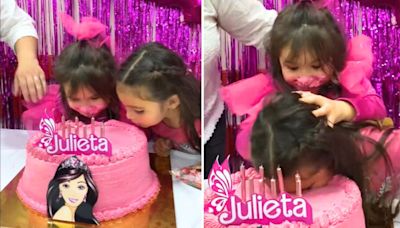 Quiso morder el pastel de cumpleaños de otra niña y ella le dio tremendo empujón, ¿fue justo?