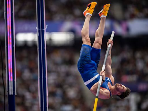 Olympic Pole Vaulter Loses Thanks to Battle With His Bulge