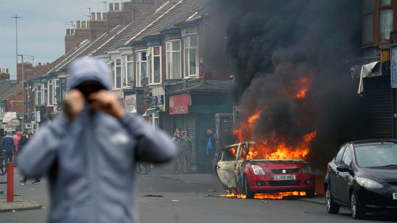 Riots erupt in UK after stabbing spree falsely blamed on asylum seeker