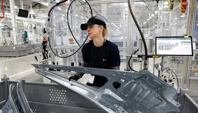 US factory orders unexpectedly fall in May