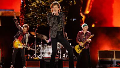 The Rolling Stones Recruit Lainey Wilson for ‘Dead Flowers’ Performance in Chicago