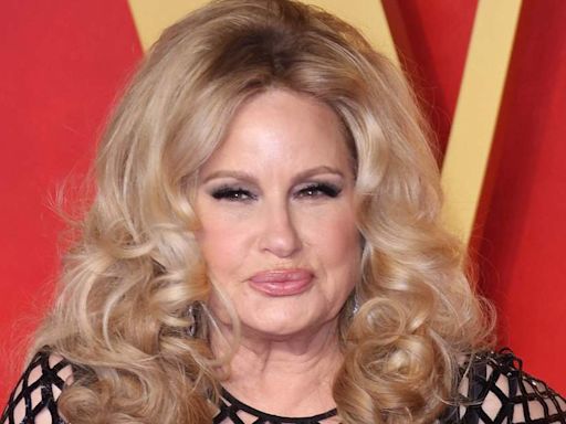 Jennifer Coolidge Makes Fans ‘Want a Degree Real Bad’ After Speaking at College Commencement