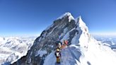 Rescate en el Everest: estaba perdido y agarrado a una cuerda cuando un guía le salvó la vida